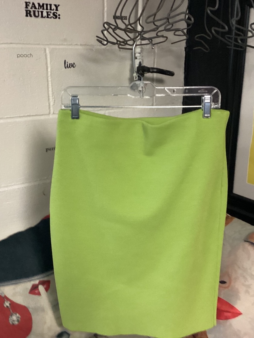EXPRESS BODY COM GRANNY GREEN PENCIL SKIRT. Size L